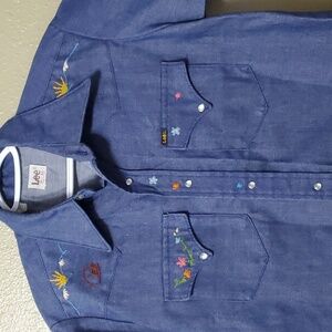 VTG Lee Sz M/L Blue Denim Western Shirt Floral Embroidery Pearlsnaps Longsleeve